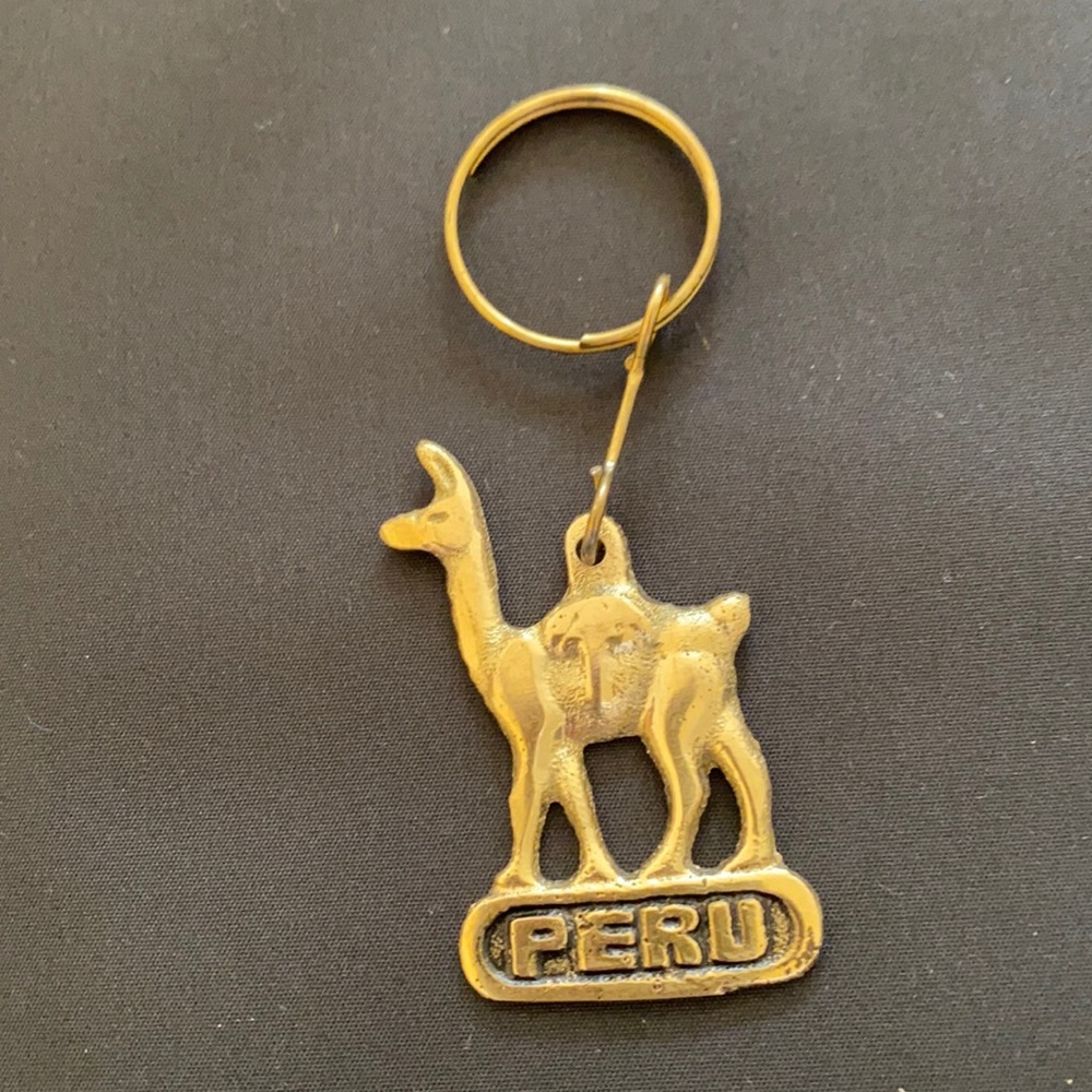 VINTAGE COLLECTABLE LIAMA KEYCHAIN PERU